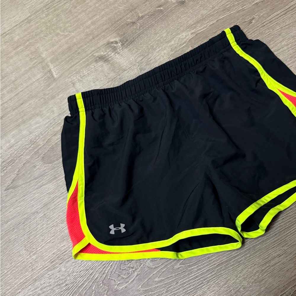 •UNDER ARMOUR• LINED RUNNING SHORTS - Picture 3 of 7